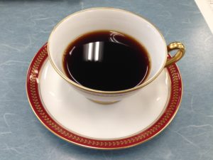 大坊さんのコーヒー。大倉陶製のカップ。