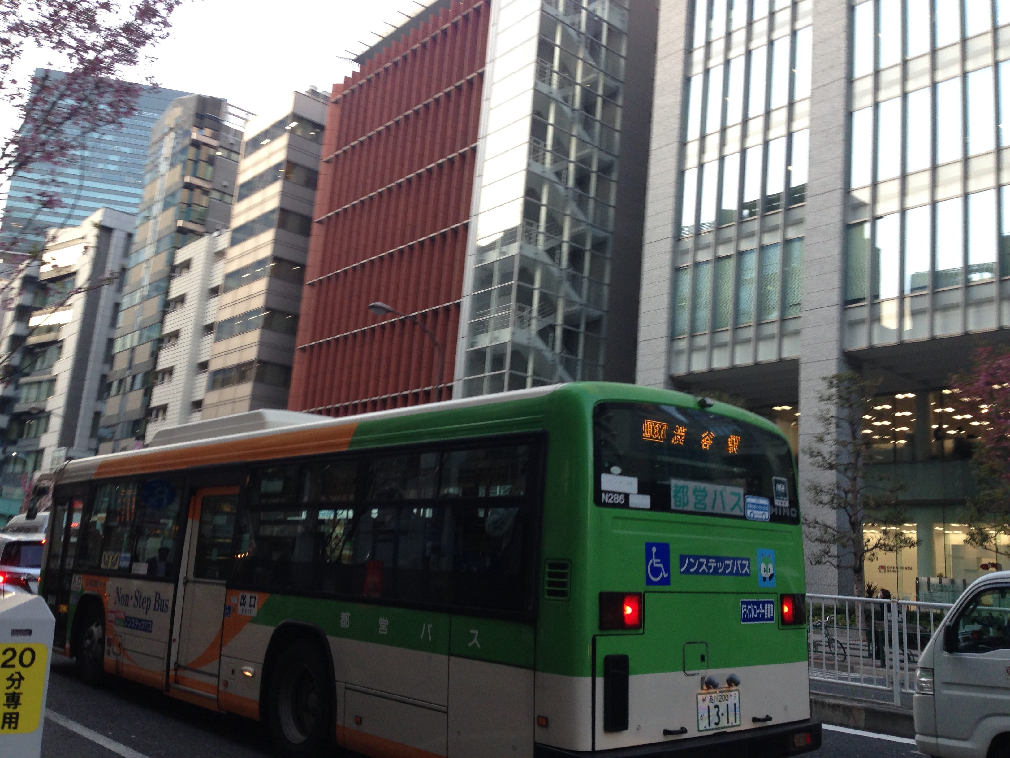 渋谷へ向かう都営バス