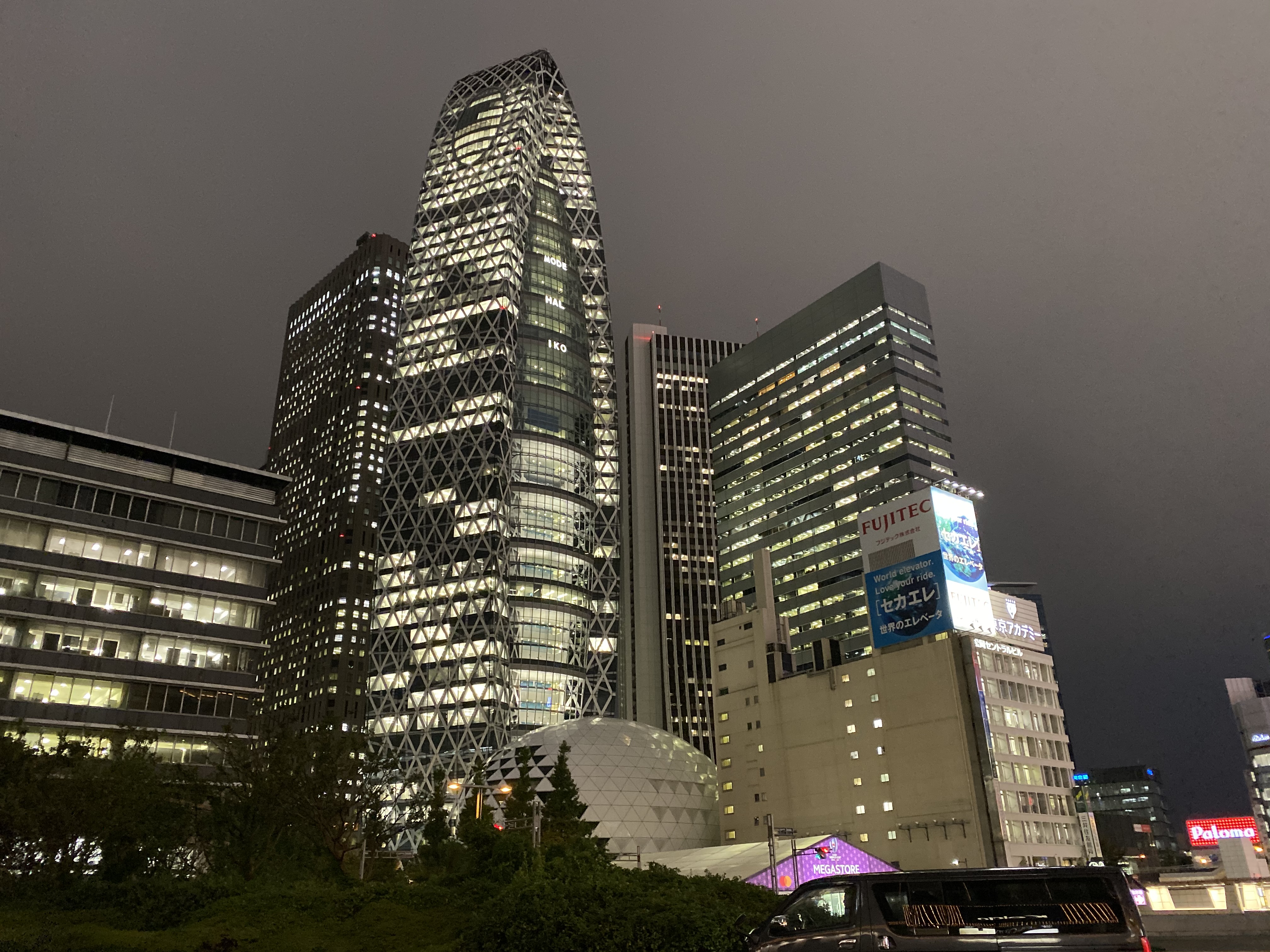 新宿のビル